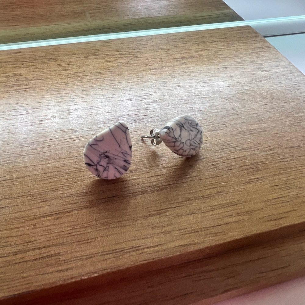 stud earrings